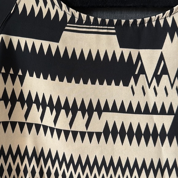 **PRICE DROP** Flowy Sleeve Crop - Picture 2 of 4